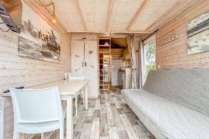 002 Surfers Cabin