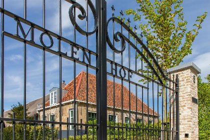 011 Uniek overnachten in 16e eeuwse 'Boerderij Molenhof' met riante tuin | Stationsweg 5 | Heinkenszand
