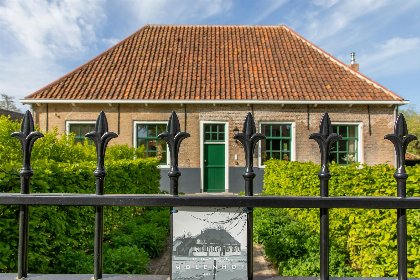 042 Uniek overnachten in 16e eeuwse 'Boerderij Molenhof' met riante tuin | Stationsweg 5 | Heinkenszand