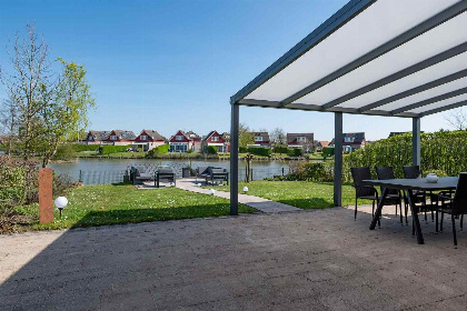 010 Luxe vrijstaand vakantiehuis aan het water, met sauna in Zeeland