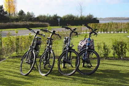 014 7 persoonsvakantiewoning in Kamperland met E bikes aan het Veerse meer