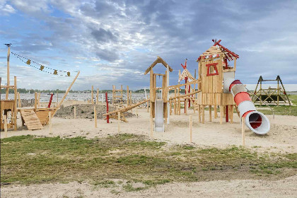 010 7 persoonsvakantiewoning in Kamperland voor jong en oud direct aan het Veerse meer