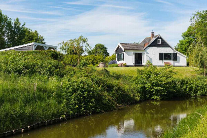 021 Landelijk 6 persoons vakantiehuis bovenop een dijk gelegen in Kamperland in Zeeland