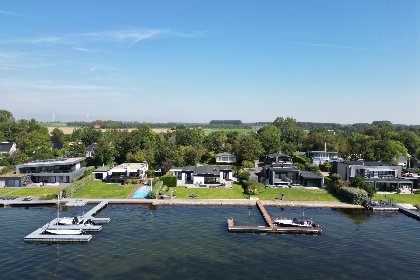 011 Reiger aan het Meer