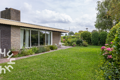 009 Vrijstaande 5 persoons bungalow met ruime tuin en vlakbij het Veerse Meer