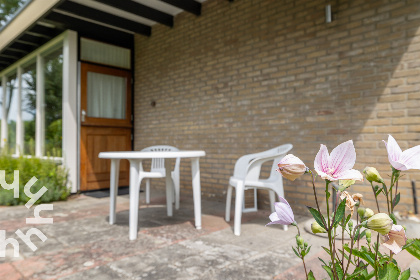 010 Vrijstaande 5 persoons bungalow met ruime tuin en vlakbij het Veerse Meer