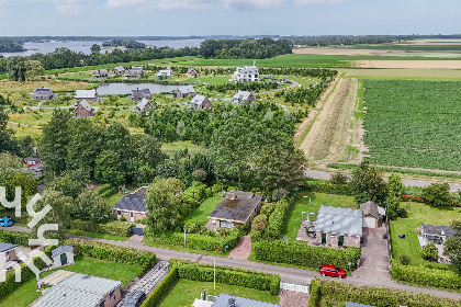 012 Vrijstaande 5 persoons bungalow met ruime tuin en vlakbij het Veerse Meer