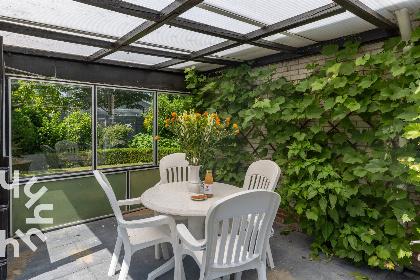 017 Vrijstaande 6 persoons bungalow met een grote natuurlijke tuin