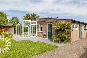 Vrijstaande bungalow met een serre vlakbij het Veerse Meer