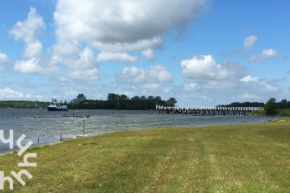 022 Vrijstaande bungalow met een serre vlakbij het Veerse Meer