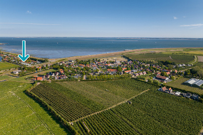 002 Huisje met vrij uitzicht over de polder en gelegen aan de Oosterschelde. Rust!