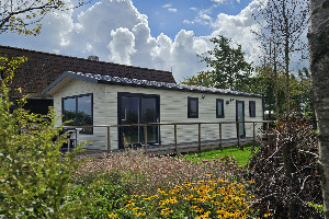 Nieuw 5 persoons chalet op gezellige minicamping vlakbij de Oosterschelde in Kerkwerve