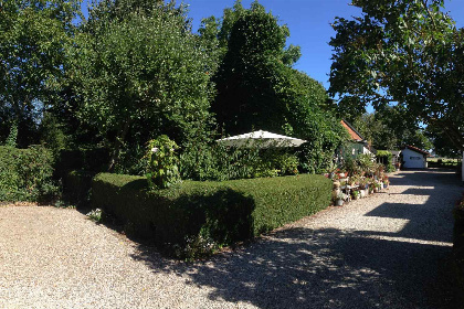 003 Een gezellig 5 persoons wagenhuis met eigen tuin, nabij strand in Dishoek