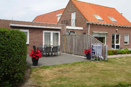 008 Knusse gelijkvloerse 4 persoons vakantiehuis in Koudekerke op familiecamping