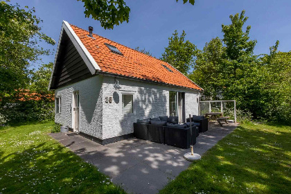 013 Prachtig gelegen 5 persoons vakantiehuis vlak aan zee en strand