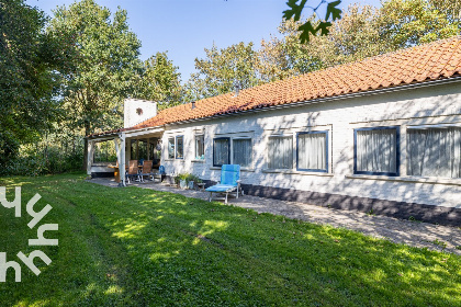 001 Ruime 6 persoons bungalow vlakbij het strand met veel privacy nabij Vlissingen