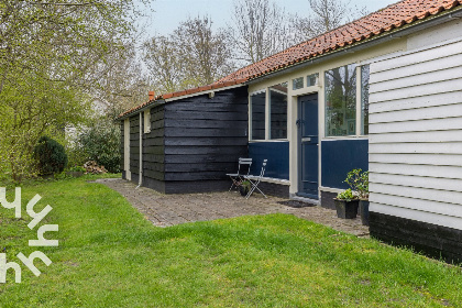 005 Ruime 6 persoons bungalow vlakbij het strand met veel privacy nabij Vlissingen