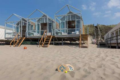 012 Slapen op het strand in Zeeland in dit mooie 4 persoons strandhuisje