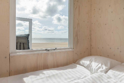 003 Strandhuisje voor 6 personen op strand Dishoek