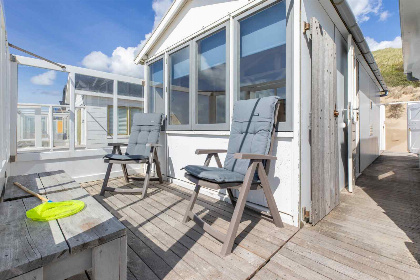 011 Strandhuisje voor 6 personen op strand Dishoek