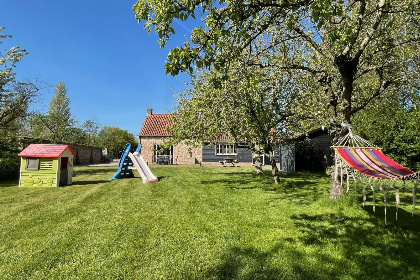 018 Comfortabel vakantiehuis voor 6 personen met grote, afgesloten tuin en vlak bij het strand