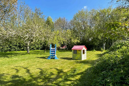 043 Comfortabel vakantiehuis voor 6 personen met grote, afgesloten tuin en vlak bij het strand