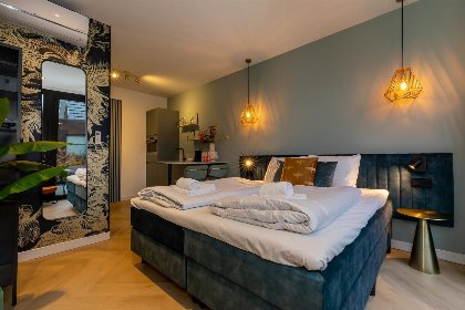 016 Hotelchique studio BRIES voor 2 personen met airco en priveterras | Dishoek   Van der Manderelaan 16