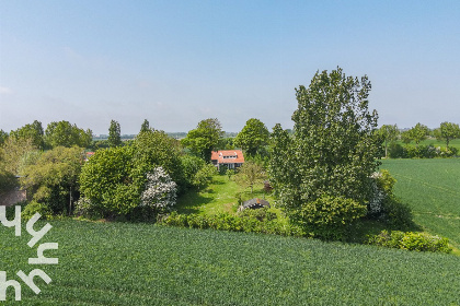 022 Ruim 7 persoons vakantiehuis in een groene omgeving en dichtbij het strand