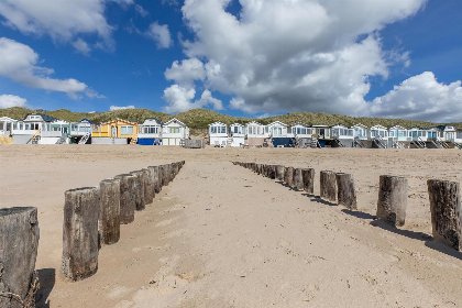 026 Slaapstrandhuisje bij Dishoek direct aan zee met panoramisch uitzicht en terras | 342