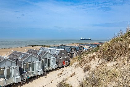 025 Slaapstrandhuisje met uitzicht op zee in Dishoek I 126