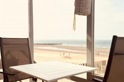010 Slaapstrandhuisje op het strand van Dishoek met zeezicht en terras en plek voor vijf personen I 37