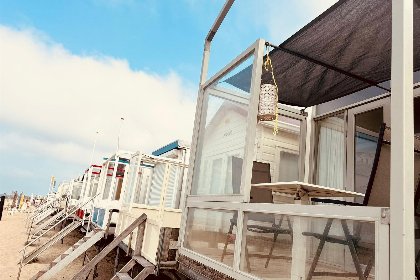 013 Slaapstrandhuisje op het strand van Dishoek met zeezicht en terras en plek voor vijf personen I 37
