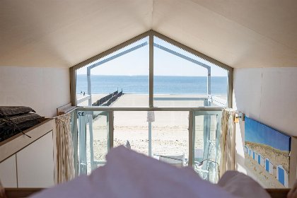 017 Slaapstrandhuisje op het strand van Dishoek met zeezicht en terras en plek voor vijf personen I 37