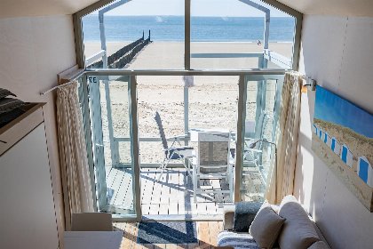 018 Slaapstrandhuisje op het strand van Dishoek met zeezicht en terras en plek voor vijf personen I 37