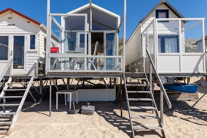 019 Slaapstrandhuisje op het strand van Dishoek met zeezicht en terras en plek voor vijf personen I 37