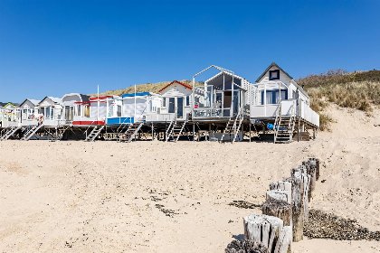 020 Slaapstrandhuisje op het strand van Dishoek met zeezicht en terras en plek voor vijf personen I 37