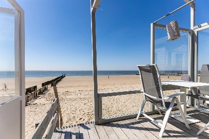 021 Slaapstrandhuisje op het strand van Dishoek met zeezicht en terras en plek voor vijf personen I 37