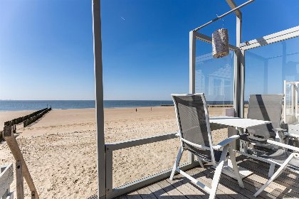 022 Slaapstrandhuisje op het strand van Dishoek met zeezicht en terras en plek voor vijf personen I 37