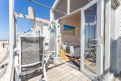 023 Slaapstrandhuisje op het strand van Dishoek met zeezicht en terras en plek voor vijf personen I 37