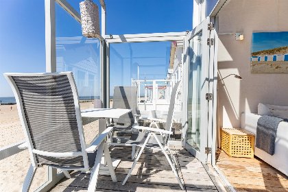 024 Slaapstrandhuisje op het strand van Dishoek met zeezicht en terras en plek voor vijf personen I 37