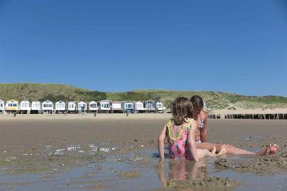 006 Slapen op het strand in dit mooie 4 persoons strandhuisje