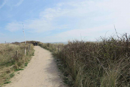 011 Slapen op het strand in dit mooie 4 persoons strandhuisje