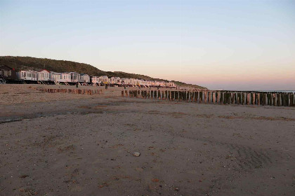 015 Slapen op het strand in dit mooie 4 persoons strandhuisje