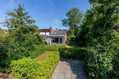 028 6 persoons vakantiehuis met omheinde tuin op 5 min. lopen van het strand in Nieuwvliet Bad