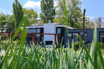 004 6 persoons vakantiewoning met hoge comfort op een vakantiepark in Nieuwvliet