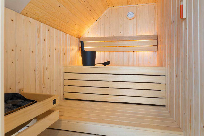 002 Luxe 6 persoons vakantiehuis met sauna en nabij het strand in Zeeuws Vlaanderen