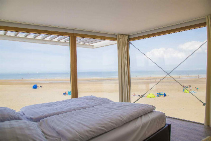 010 Uniek 6 persoons slaapstrandhuisje op het strand nabij Nieuwvliet Bad