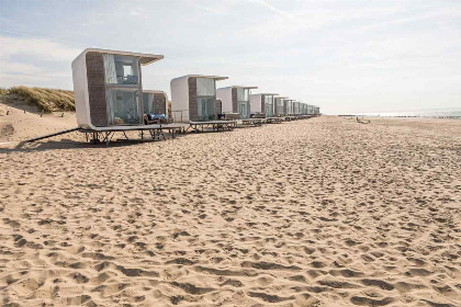 011 Uniek 6 persoons slaapstrandhuisje op het strand nabij Nieuwvliet Bad