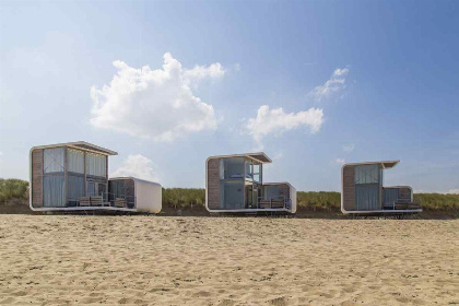 012 Uniek 6 persoons slaapstrandhuisje op het strand nabij Nieuwvliet Bad