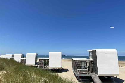 013 Uniek 6 persoons slaapstrandhuisje op het strand nabij Nieuwvliet Bad